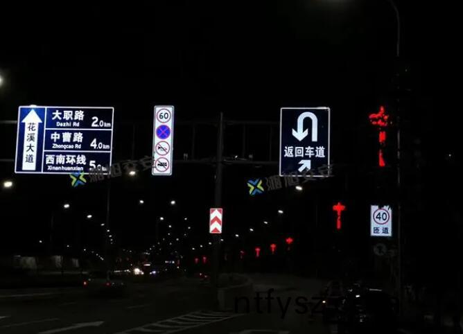 主(zhu)動髮(fa)光(guang)標誌牌咊被(bei)動(dong)髮光的(de)區(qū)(qu)彆